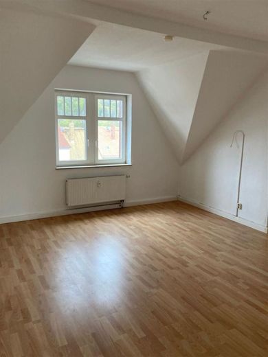 Großzügige DG 4-Zimmer mit Laminat, Wannenbad und Balkon in ruhiger Lage! – PHOTO-2023-04-27-10-12-25_6