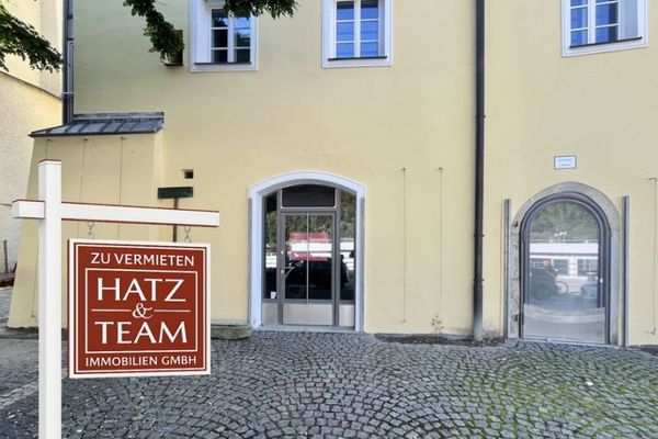 Top-Standort an der Donaulände – Charmante Ladenfläche mit Terrasse und tollem Blick auf die Veste Oberhaus!