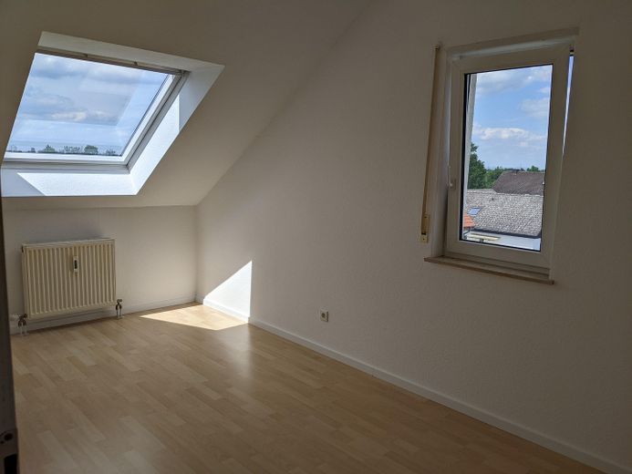 Helle Dachgeschosswohnung mit Dachterrasse und Tiefgaragenstellplatz – Kinderzimmer