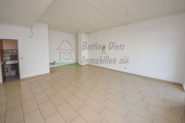 DIETZ: Ladengeschäft mit 40m² Ausstellfläche, Büro oder Praxis in Babenhausen + Kundenparkplätze!