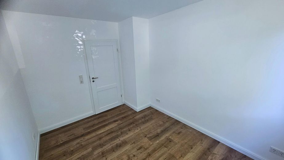 Stilvoll kernsaniert – helle Maisonettewhg m. neuer EBK, Balkon & Terrasse im begehrten Geteviertel – Zimmer 1 - Ansicht 2