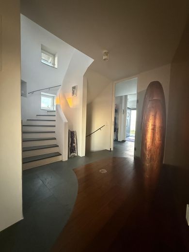 Modernes Einfamilienhaus mit freiem See- und Bergblick Nähe  Prien – Treppe ins OG