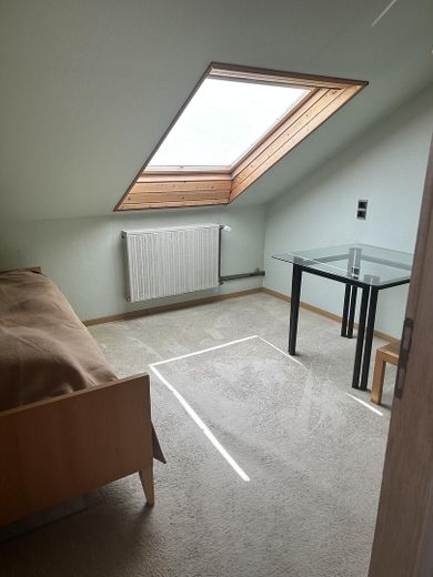 Bielefeld-Theesen’de özel sahibinden, komisyonsuz sıra ev! Popüler konumda bolca alan – Zimmer 1 im Dachgeschoss