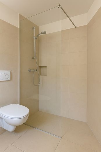 Badezimmer mit Dusche