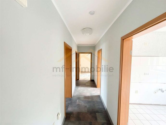 Wohnung in Grasleben ruhige Lage, Balkon, saniertes Badezimmer – Flur
