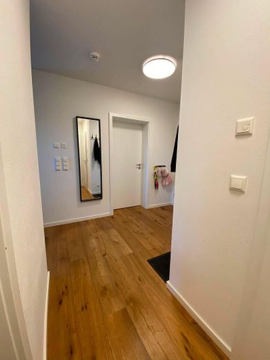 Neuwertige 3-Zimmer-Eigentumswohnung in Straubing – Flur