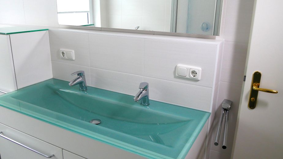Exclusive 3-Zimmer-Etagenwohnung in Bestlage - Komfortabel, barrierefrei, Lift & ideal für Paare – Wannen-Duschbad 1