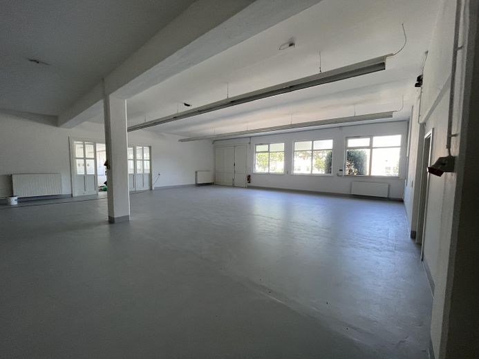 Freshly renovated! 885m² Elegant & Attractive commission-free commercial space in Winsen (Luhe) – Halle 2