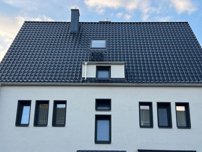 Frisch modernisierte 2,5-Zimmer-Dachgeschosswohnung in Dortmund-Brackel – sofort bezugsfrei – Außenansicht des Gebäudes