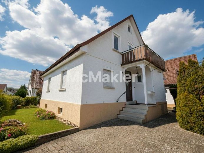 Alleinstehendes EFH mit Anbau, Garten und Pkw-Stellplatz, in ruhiger urbaner Lage in Leingarten – Foto 1
