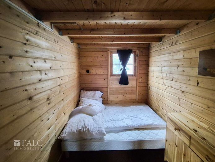 Baugrundstück mit schönem Wochenendbungalow - FALC Immobilien – Schlafbereich