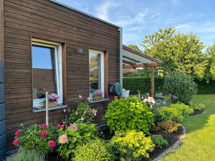 Charming end-terrace house with generous plot in Kaltenkirchen – Anbau Wohnzimmer