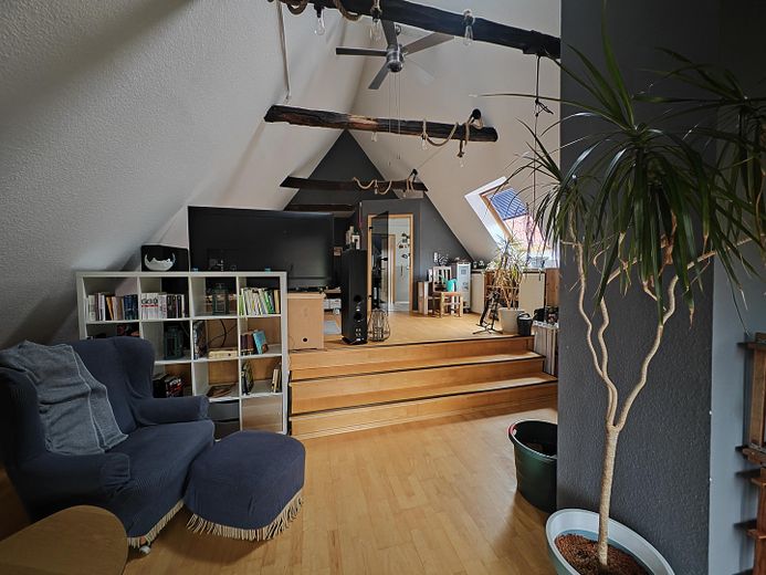 Traumhafte Dachgeschosswohnung – Wohnzimmer 4