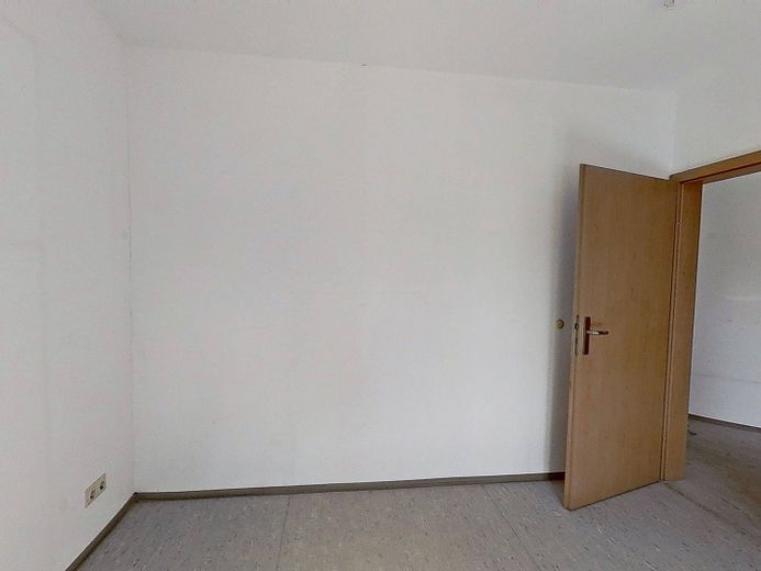 Cölln’da küvetli, konforlu 2 odalı daire – Ansicht II: Schlafzimmer