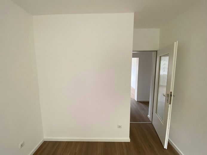 SOMMER, SONNE, SPAREN: Moderne 3-Zimmer-Wohnung mit viel Licht, EBK und sonnigem BALKON – Ansicht II: Schlafzimmer II