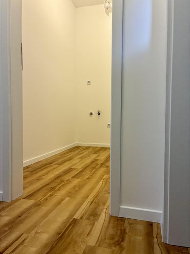 Hochwertige Fünfer-WG, Familienwohnung oder Praxis: Erstbezug nach Kernsanierung in der Innenstadt – Hauswirtschaftsraum