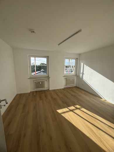 Prima occupazione dopo la ristrutturazione: luminoso appartamento di 2 locali con nuova cucina componibile – Schlafzimmer