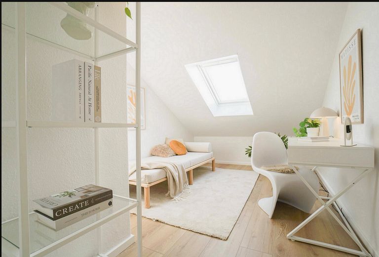 Helle 3-Zimmer-Wohnung mit guter Verkehrsanbindung – im Herzen von Bremerhaven – Mansardenzimmer