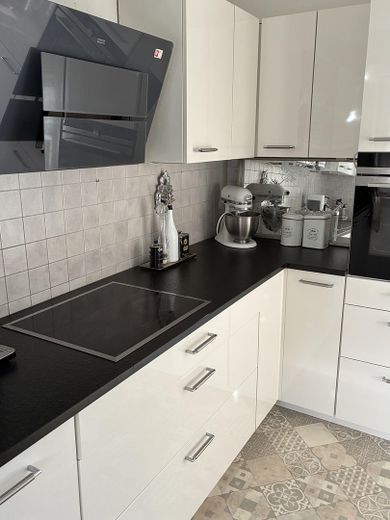 Piękne mieszkanie dwupoziomowe z garażem w pobliżu Schwarzwaldstraße, w południowo-wschodniej części miasta – Zdjęcie 4