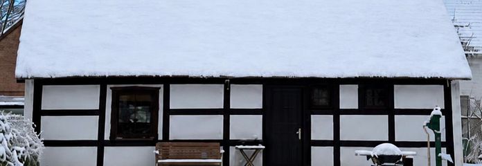 Reetdachhaus um 1800 im Naturpark: 2.100 m² Garten hinter hohen Hecken, Kaminofen, Wintergarten