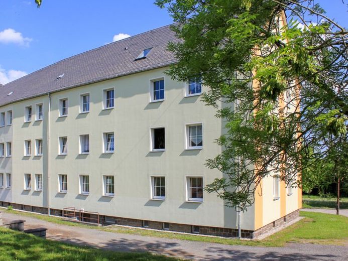 Gepflegte 2-Raum-Wohnung mit Tageslichtbad in ruhiger Lage von Johanngeorgenstadt – Foto 1