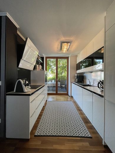 Luxuriöse 5 - Zimmer Wohnung in Furth bei Landshut – EG Küche 