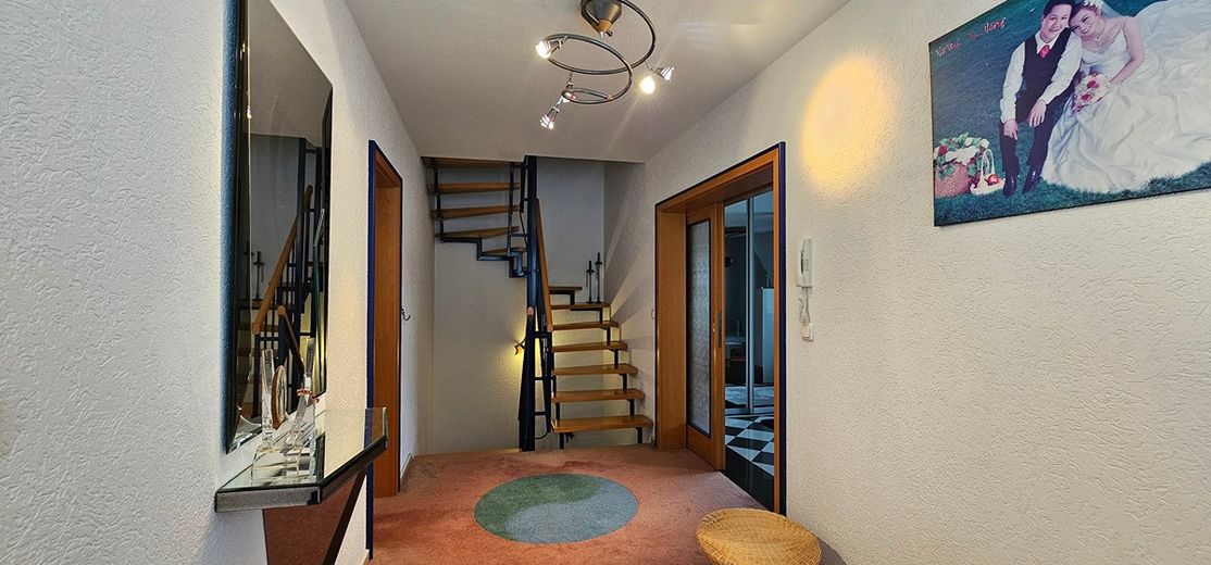 Hochwertig ausgestattetes Doppelhaushälfte-Eckhaus mit Garage, Garten und Wintergarten  in 41065 Mönchengladbach – Deutschland – NRW – Foto 15