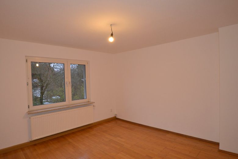 5 Zimmer Maisonett-Wohnung mit 2 Bädern und ca. 124 m² Wohnfläche im beliebten Langerfeld – Wohnzimmer unten