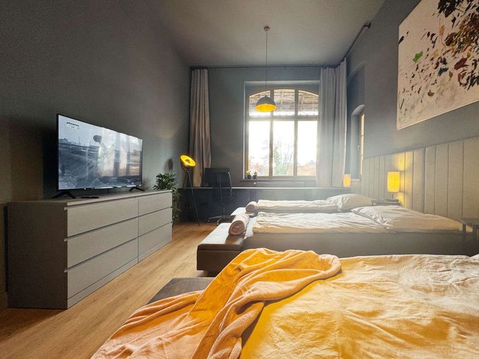 Design trifft Natur - Ferien-Wohnung am Kanal für bis zu 8 Personen (115m2) in Schönebeck – Schlafzimmer1_Blick vom Schrank2
