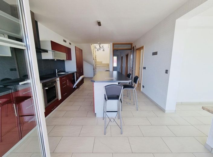 Piso dúplex de 4 habitaciones en propiedad con vistas al lago – Wohnküche