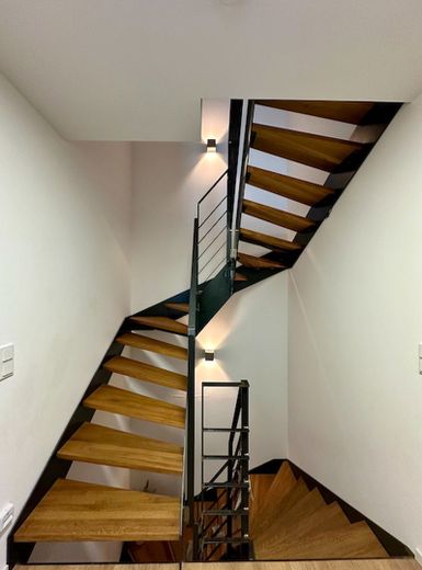 Design-Treppe mit Eiche-Stufen