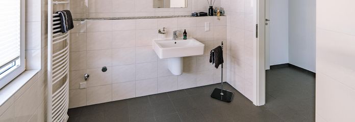 Badezimmer EG-Türseite