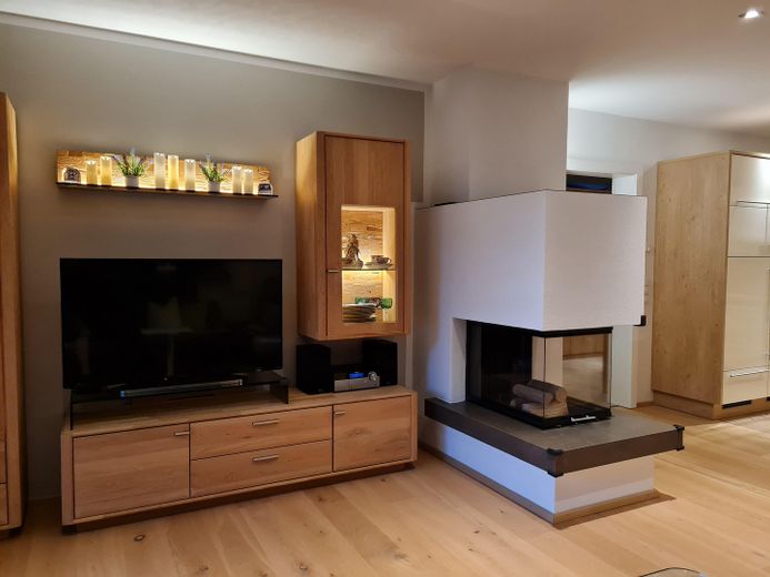 Detached house designed for two generations with mountain views in a sunny location – PRIVATE SALE – Wohnbereich EG