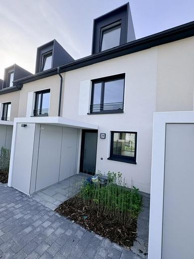 ERSTBEZUG 145qm Familienfreundliche Neubauhaus mit 2 Stellplätzen nähe U2 Röthenbach – Foto 2