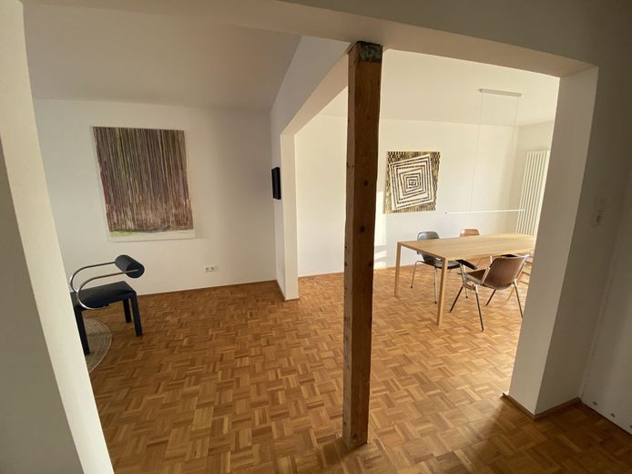 Sonnige 3 Zimmer-Wohnung in Halbhöhenlage mit Weitblick auf Stuttgart – Wohnzimmer und Esszimmer