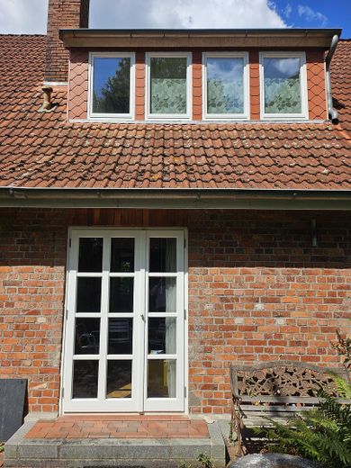 Bauernhaus mit bezauberndem Garten – Terassentür Küche EG