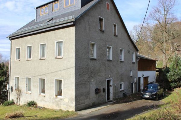 Wohnhaus mit Einliegerwohnung und wunderschönem Grundstück zum Verkauf