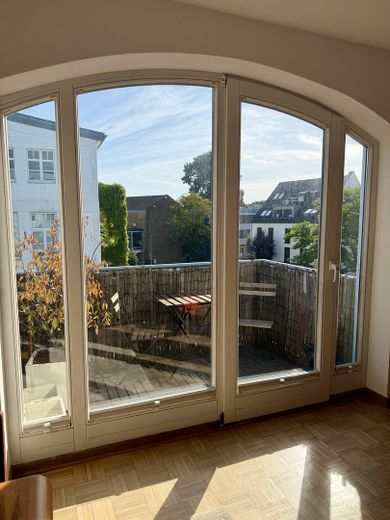 Bezugsfrei in Flingern: 1-Zimmer-Wohnung mit Balkon, Keller und Tiefgarage – Balkon