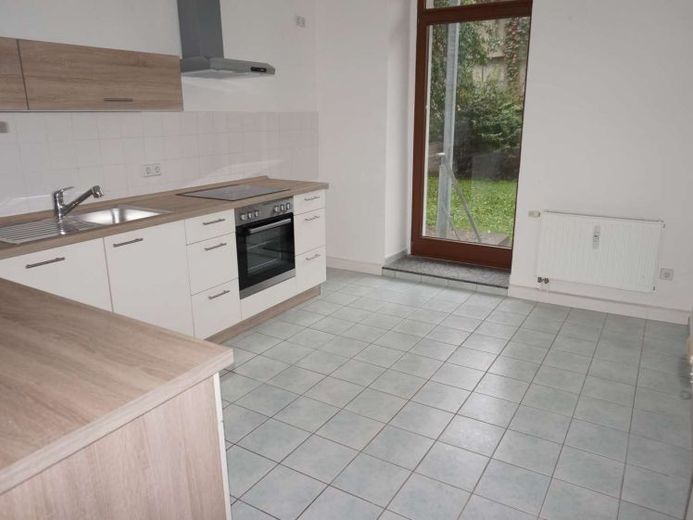 Kleine ebenerdige Terrasse - zzgl EBK * - frei ab 1.12.26 – Foto 1