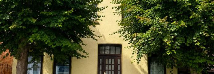 Einzigartiges historisches Klosterhaus als Zweifamilienhaus mit freier Erdgeschosswohnung