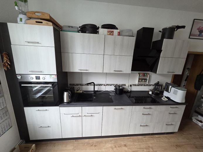 Modernisiert, großzügig, zentral – 2-Raum-Wohnung in Dessau – Küche