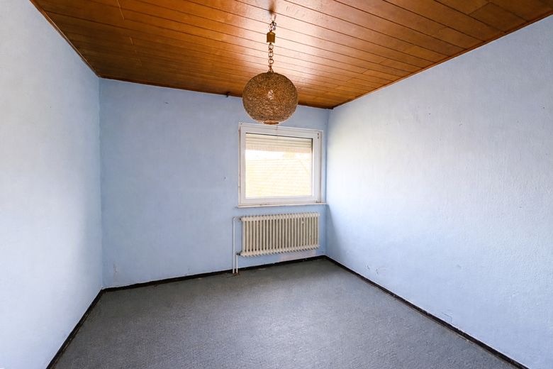 Zwei Häuser, viele Möglichkeiten: Bungalow & vielseitig nutzbares Zweithaus auf großem Grundstück – Zimmer 4 OG
