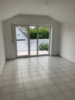 Attraktive 3,5 Zimmer-Wohnung in Schweinheim mit TG – Wohnzimmer