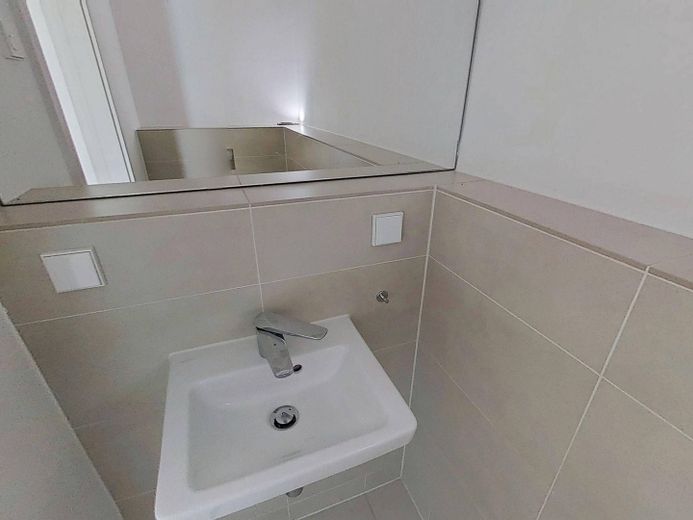 Elegantes Wohnen in Düsseldorf: Großzügige 3-Zimmer-Wohnung mit Balkon, Concierge-Service uvm. – Ansicht I: Gäste-WC