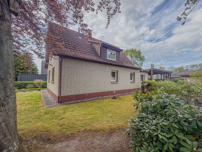 Einfamilienhaus in Rellingen - vor den Toren Hamburgs – Gartenansicht
