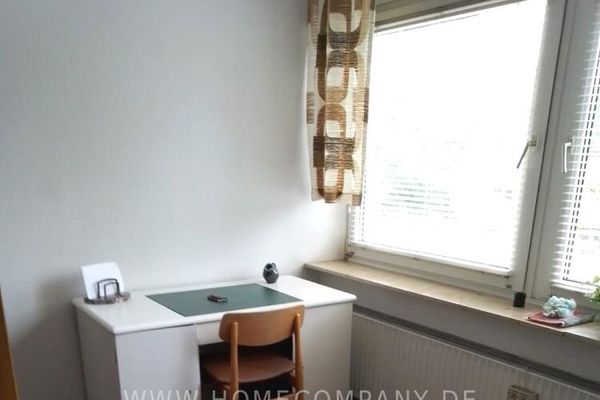 Schönes möbliertes Zimmer mit Parkettfußboden in Sankt-Lorenz-Nord