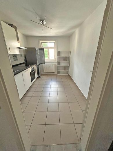 2-Zimmer-Wohnung mit neuwertiger EBK + saniertem Tageslichtbad zentral in Ubstadt – Küche mit Spülmaschine