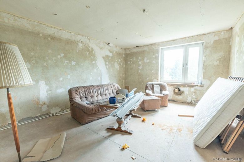 Umfangreiches Wohn-/Geschäftshaus in Stadtlage -  TOP-Entwicklungspotenzial in Hameln, Bahnhofsnähe! – Wohnzimmer WHG6