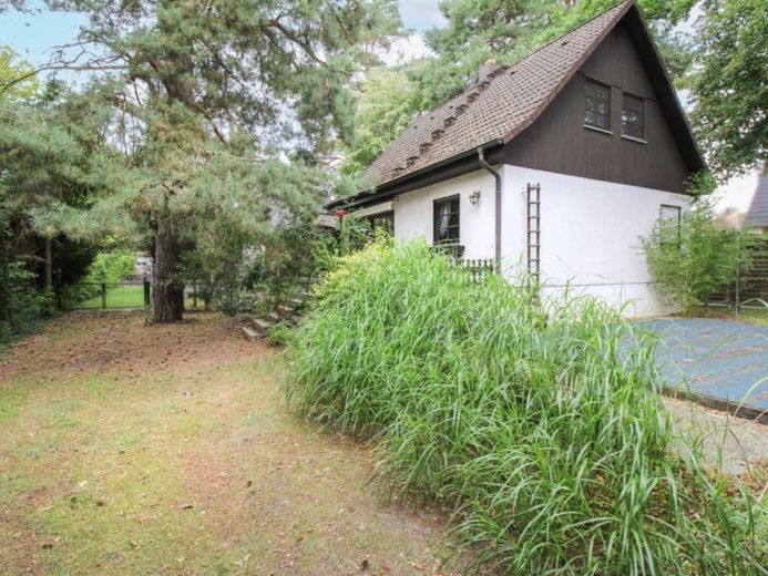 Affascinante casa con piscina, garage e necessità di ristrutturazione nel tranquillo Karolinenhof, vicino al bosco e all’acqua – Foto 1