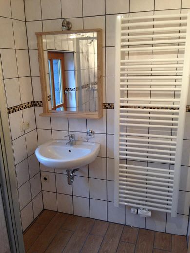 Einfamilienhaus mit Einliegerwohnung in Premium-Revitalisierung – Bsp. Ausstattung Bäder